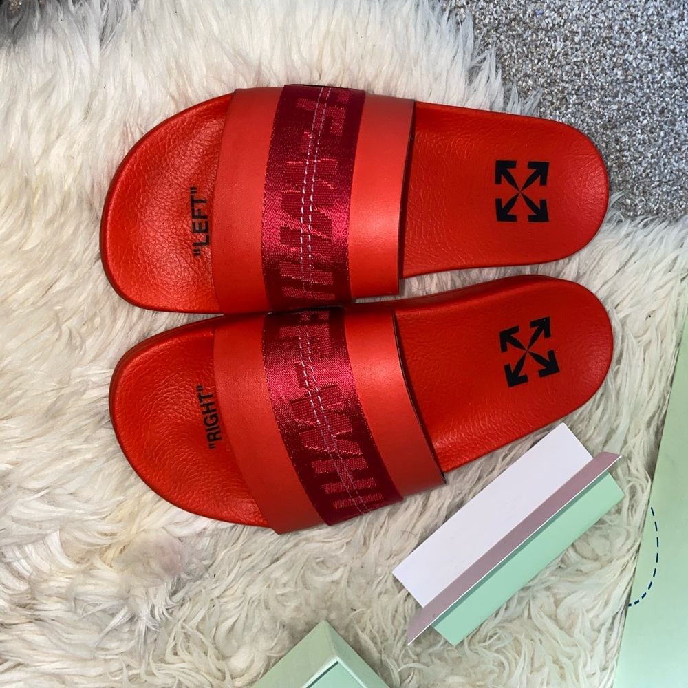 WOMEN’S OFF-WHITE SLIDES